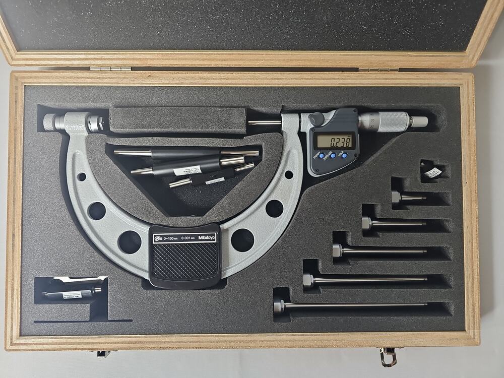 Mitutoyo 340-251-10 Digital Micrometer, Interchangeable Anvils 0-150mm